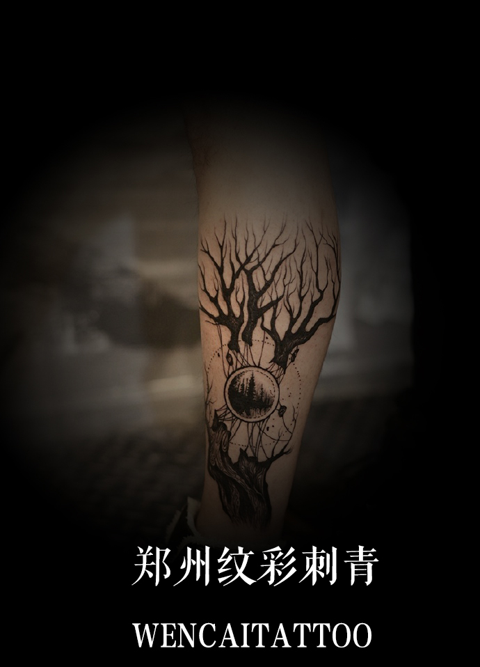 运动型的帅哥张先生小腿原创抽象树妖纹身图案