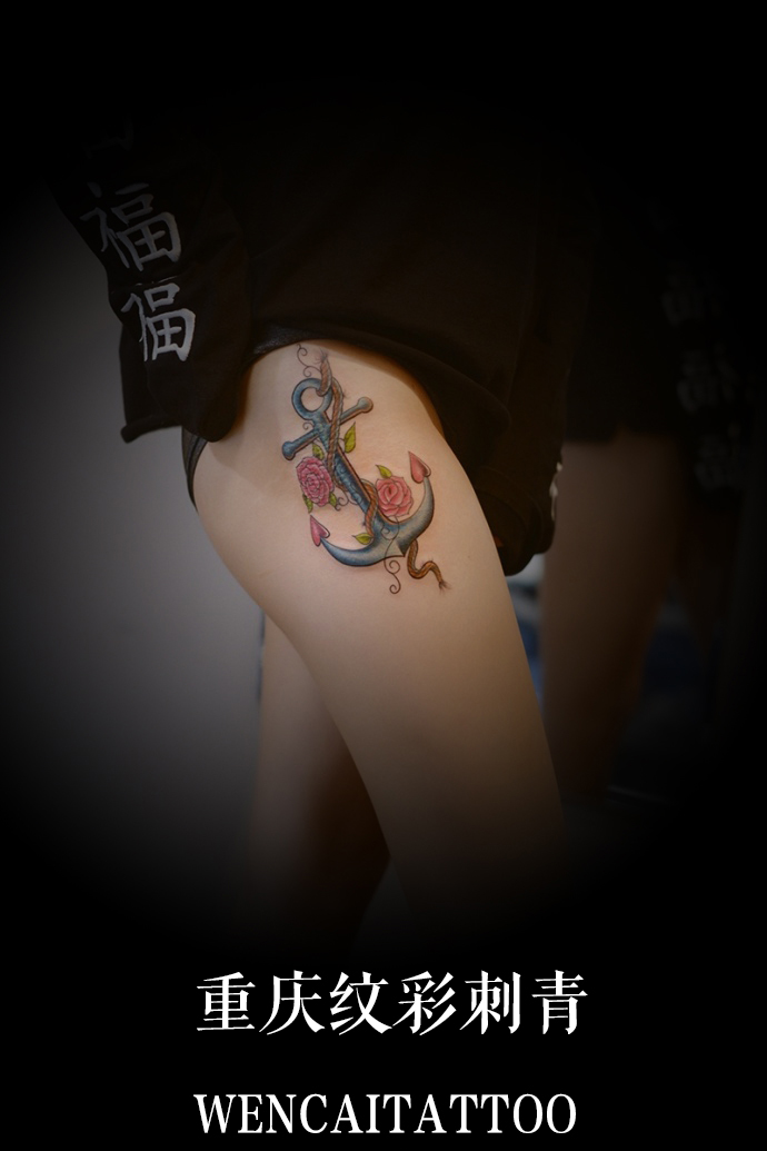 腿模费小姐大腿外侧船锚纹身图案