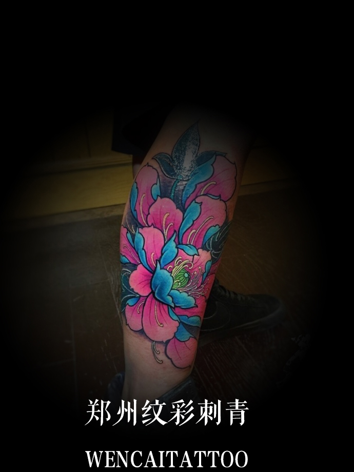 帅哥二狗买家秀小腿彩色荷花纹身