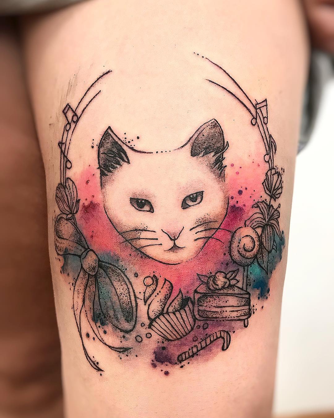 大腿水彩猫咪纹身图案