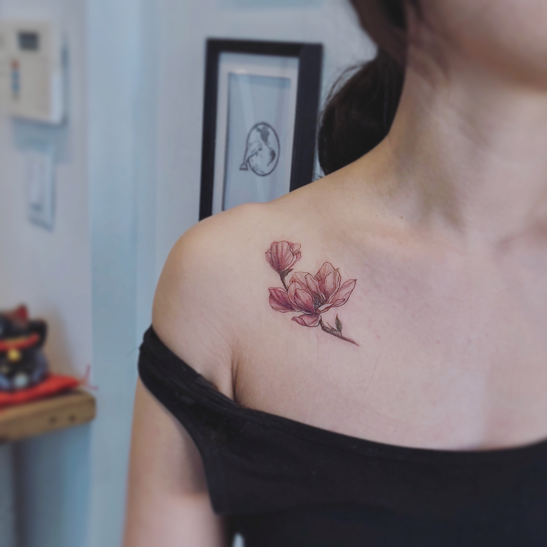 锁骨海芋花纹身图案