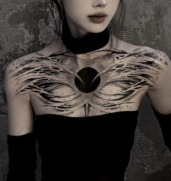 美女的花胸黑洞图腾纹身图案